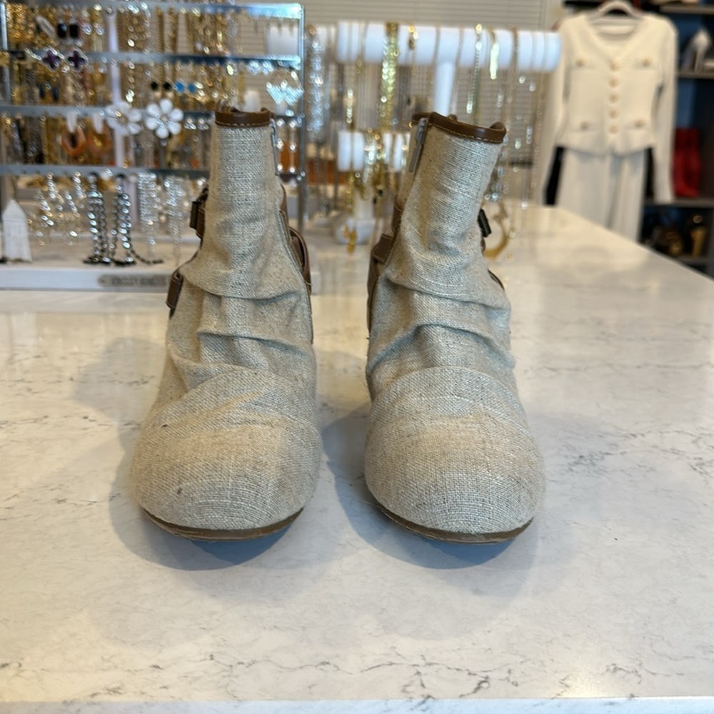 Mudd tan canvas and brown faux leather hidden wedge ankle boots size 7 - Picture 2 of 6